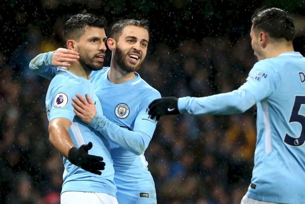 އަގުއޭރޯ ލަނޑު ޖެހުމަށް ފަހު ބަނާޑޯ ސިލްވާއާ އެކު އުފާ ފާޅުކުރަނީ