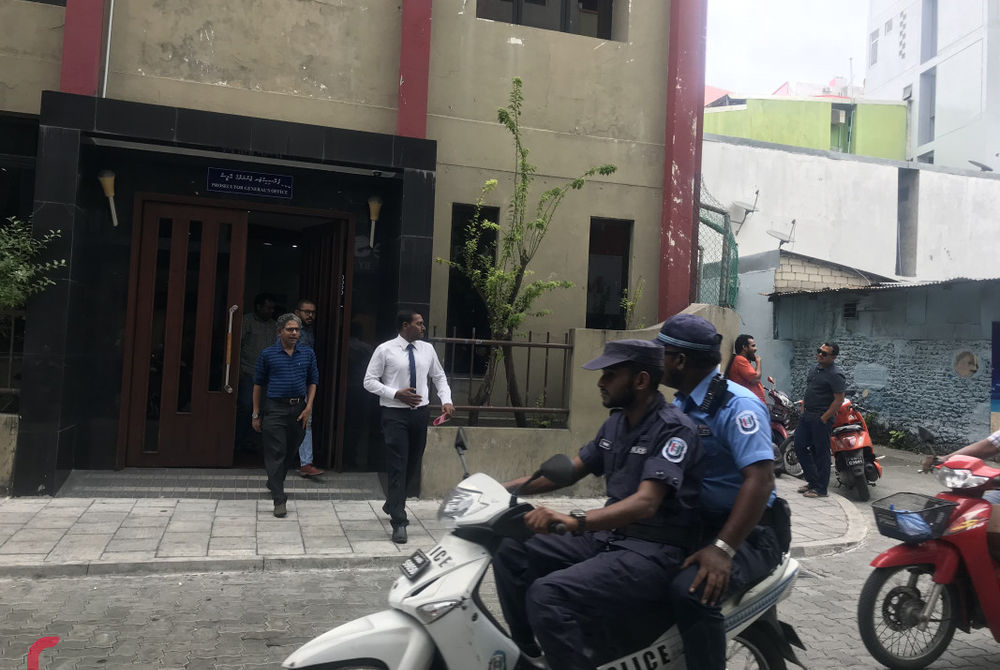 ގާނޫނީ ވަކީލު ހުސައިން ޝަމީމު ޕީޖީ އޮފީސް ސަރަހައްދުގައި