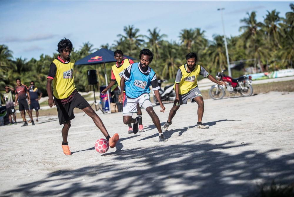 ނޭމާ ޖޫނިއަރސް ފައިވް ފުވައްމުލަކު ބުރުގެ ތެރެއިން