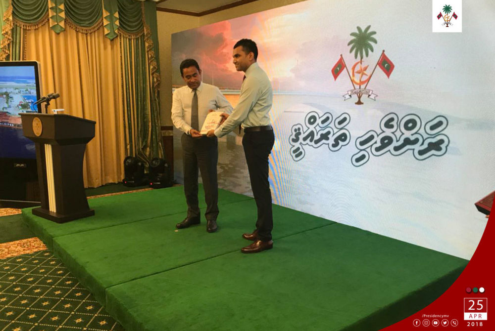 މާލެ ތޮއްޖެހިފައިވާކަމަށް ޤަބޫލުނުކުރައްވާކަމަށް ރައީސް ޔާމީން (ވ) ވިދާޅުވީ \'ރަށްވެހި ތަރައްޤީ\' ފޮތް ނެރެދެއްވަމުން