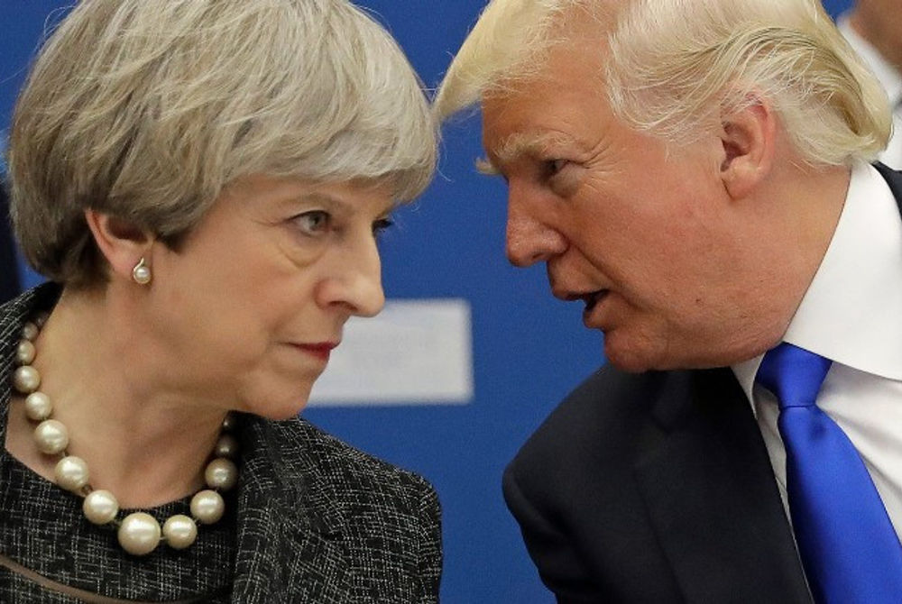 ޑޮނަލްޑް ޓްރަމްޕް (ކ) އާއި އިނގިރޭސި ބޮޑުވަޒީރު މޭ (ވ) އާއި ދެ ބޭފުޅުންގެ ގުޅުން އެހާ ރަނގަޅެއް ނޫން