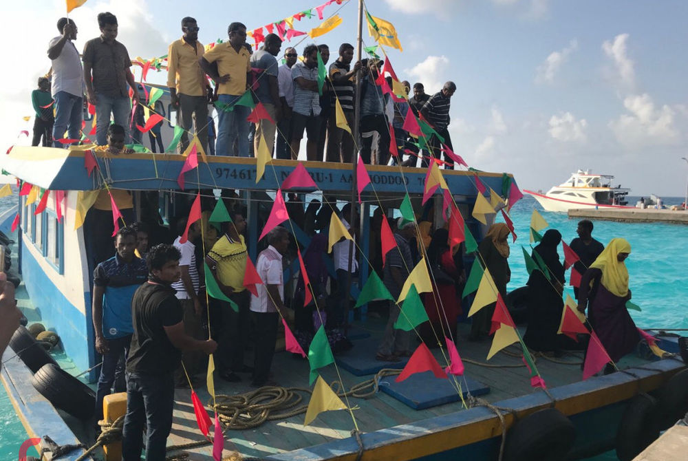 Thoddoo residents arrive at Rasdhoo for the Joint Opposition rally