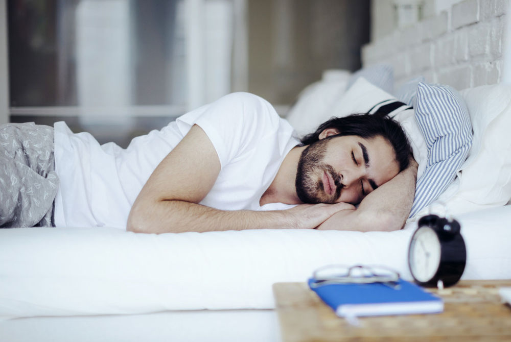 މީހަކު ނިދަނީ