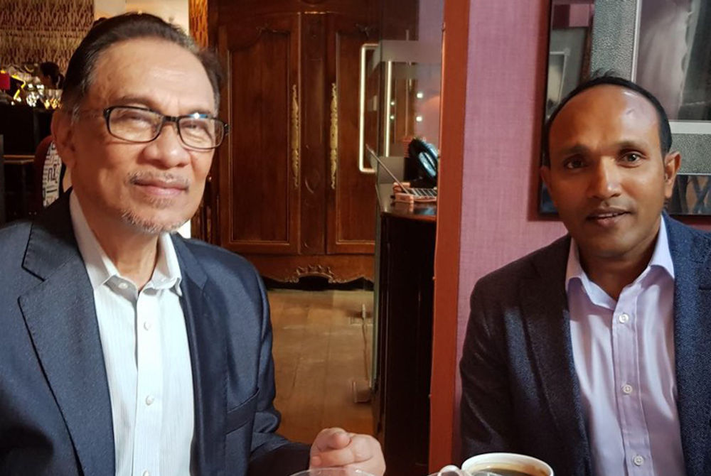 The self-exiled former vice president met the Malaysian politician during Anwar’s ongoing trip to the United Kingdom