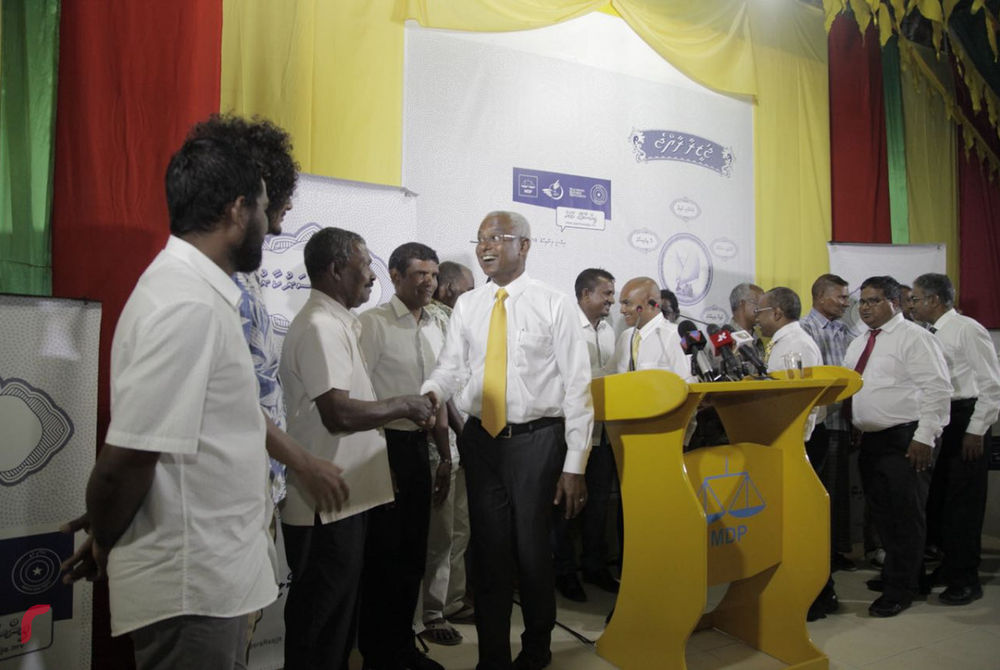 Joint Opposition candidate Solih meets with Alifushi businessmen