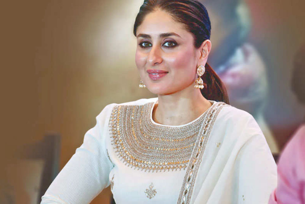 މަޝްހޫރު ބަތަލާ ކަރީނާ ކަޕޫރު