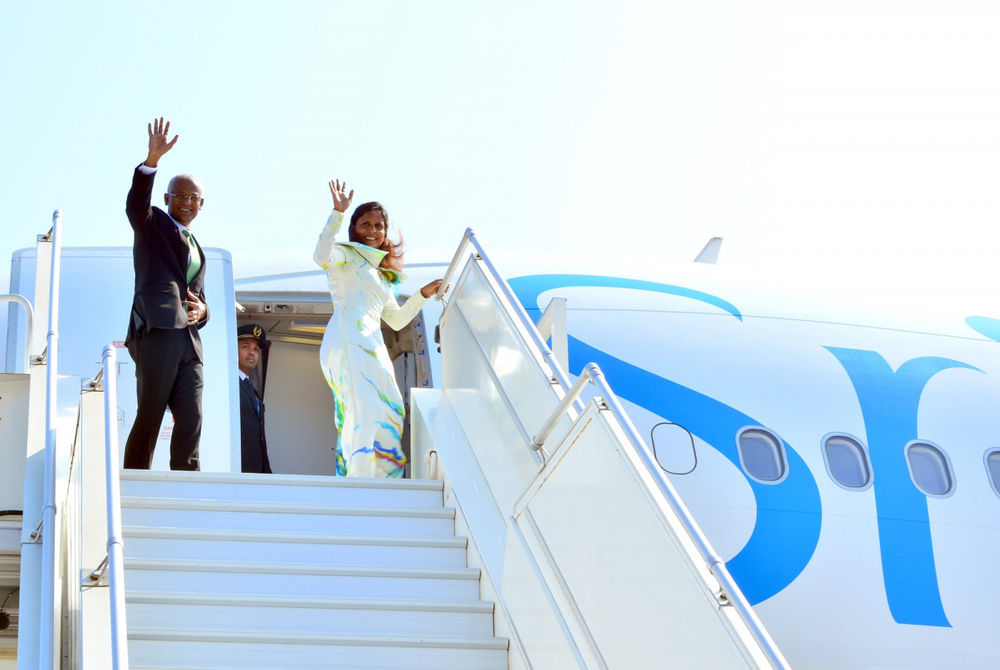 ރައީސްގެ ދެކަނބަލުން މީގެ ކުރިން ސިންގަޕޫރަށް ކުރެއްވި ދަތުރުފުޅެއްގެ ތެރެއިން