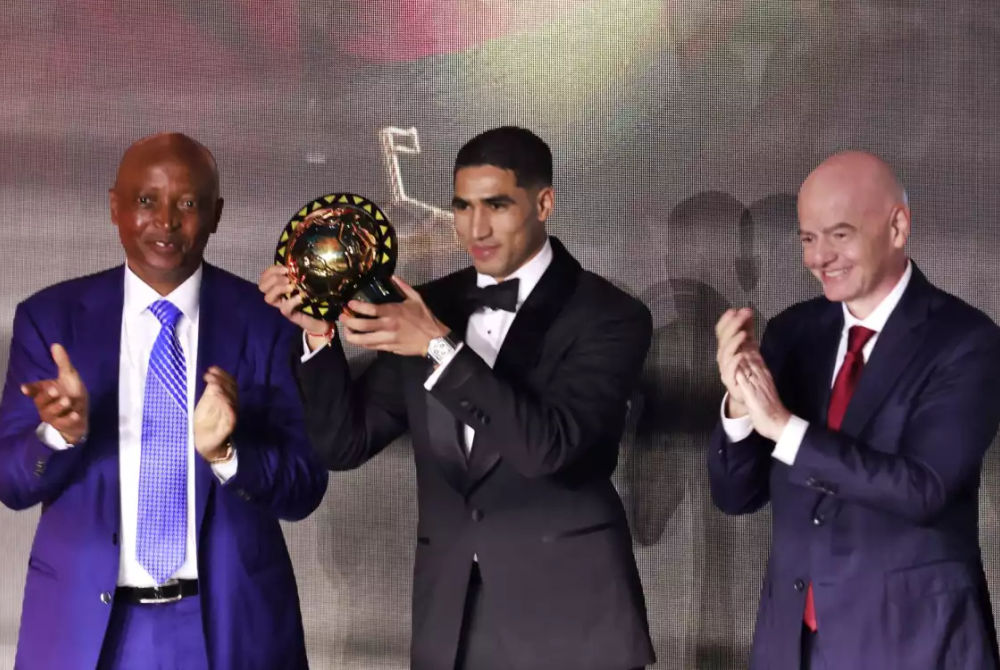 އެފްރިކާ ބައްރުގެ މޮޅު ކުޅުންތެރިޔާގެ އެވޯޑް ހަކީމީ އުފުލާލަނީ 