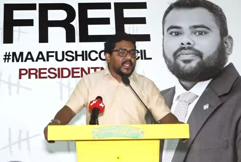 މެމްބަރު މައުރޫފް ޒާކިރު، ސިޔާސީ ހައްޔަރީން ދޫކޮށްލުމަށް ގޮވާލާ ކ. މާފުށީގައި ބޭއްވުނު ހަރަކާތުގައި ވާހަކަ ދައްވަނީ