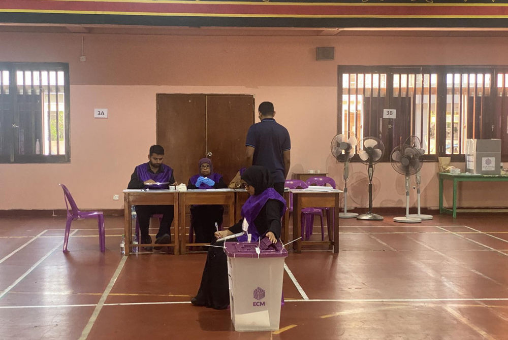 އިންތިޚާބެއްގެ ވޯޓުލުން ކުރިއަށް ދަނީ