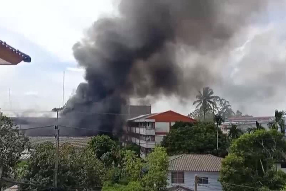 ތައިލެންޑްގައި ދިން ކާރުގެ ބޮމުގެ ހަމަލާ