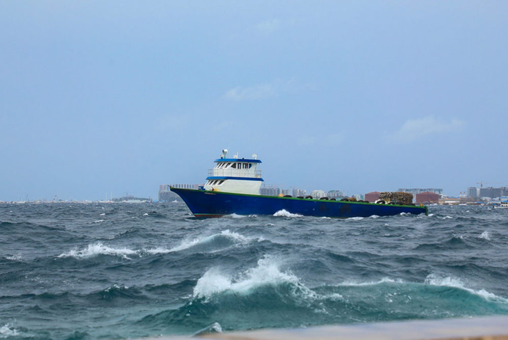 ކަނޑުގަދަ ދުވަހެއްގައި ކަނޑުދަތުރުކުރަނީ