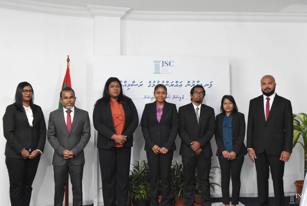 ޖޭއެސްސީގެ މެންބަރުންނާއި ސުޕްރީމް ކޯޓުގެ ފަނޑިޔާރު ޝުޖޫން