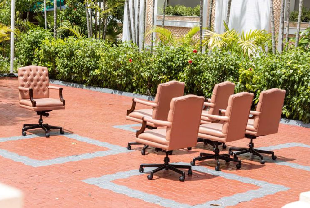 އިދިކޮޅު ޕްރޮގްރެސިވް ކޯލިޝަނުން ރައްޔިތުންގެ މަޖިލީހުގެ އިދާރާގައި ހުރި ގޮނޑިތައް މަޖިލީހުގެ ގޯތި ތެރެއަށް ނެރެފައި