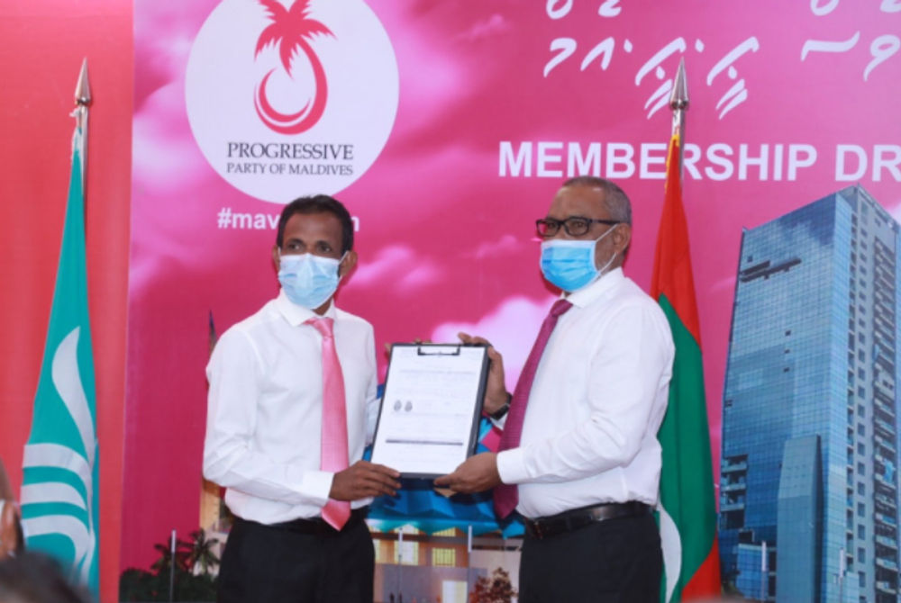 ރައްޔިތުންގެ މަޖިލީހުގެ އިހަވަންދޫ ދާއިރާގެ ކުރީގެ މެމްބަރު މުހައްމަދު އަބްދުﷲ ޕީޕީއެމްއާއި ވަނީ ގުޅިފައި