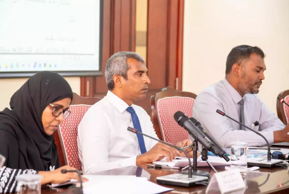 2026 ވަނަ އަހަރަށް ލަފާކޮށް ހުށަހަޅުއްވާފައިވާ ބަޖެޓާ ގުޅޭގޮތުން، ބަޖެޓް ދިރާސާކުރާ ކޮމިޓީއިން އޮޑިޓަރ ޖެނެރަލްއާ ހުސެއިން ނިޔާޒީ (މ) އާ އެކު ބޭއްވި ބައްދަލުކުރުމުގެ ތެރެއިން
