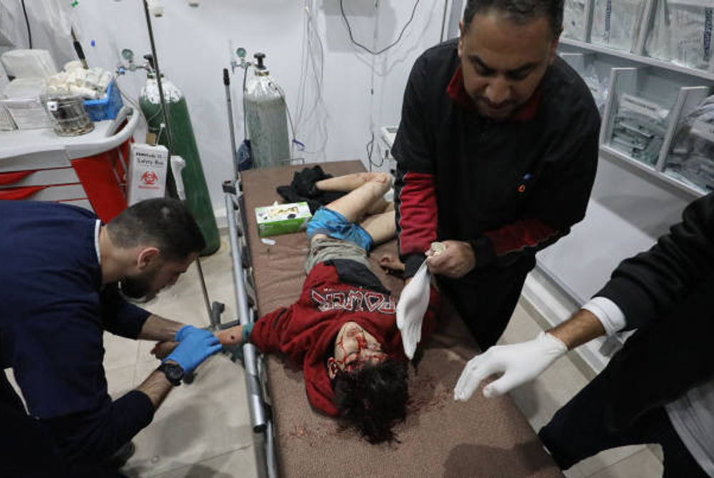 2024 ޑިސެމްބަރ 29ގައި ޣައްޒާ ސިޓީގެ ނުސައިރާތު ކޭމްޕަށް އިސްރާއީލު ސިފައިން ދިން ހަމަލާގައި ޒަޚަމްވި ފަލަސްތީނުގެ ކުޑަކުދިންތަކެއް ފަރުވާ ހޯދުމަށް ގެންނަނީ