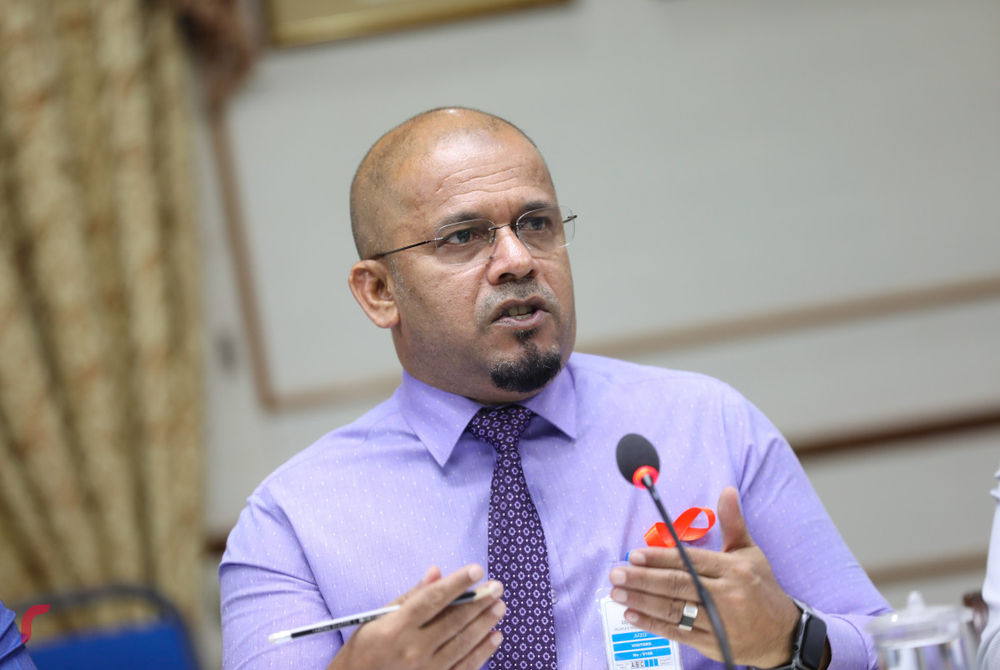 އިލެކްޝަންސް ކޮމިޝަންގެ ރައީސް އަހުމަދު ޝަރީފް