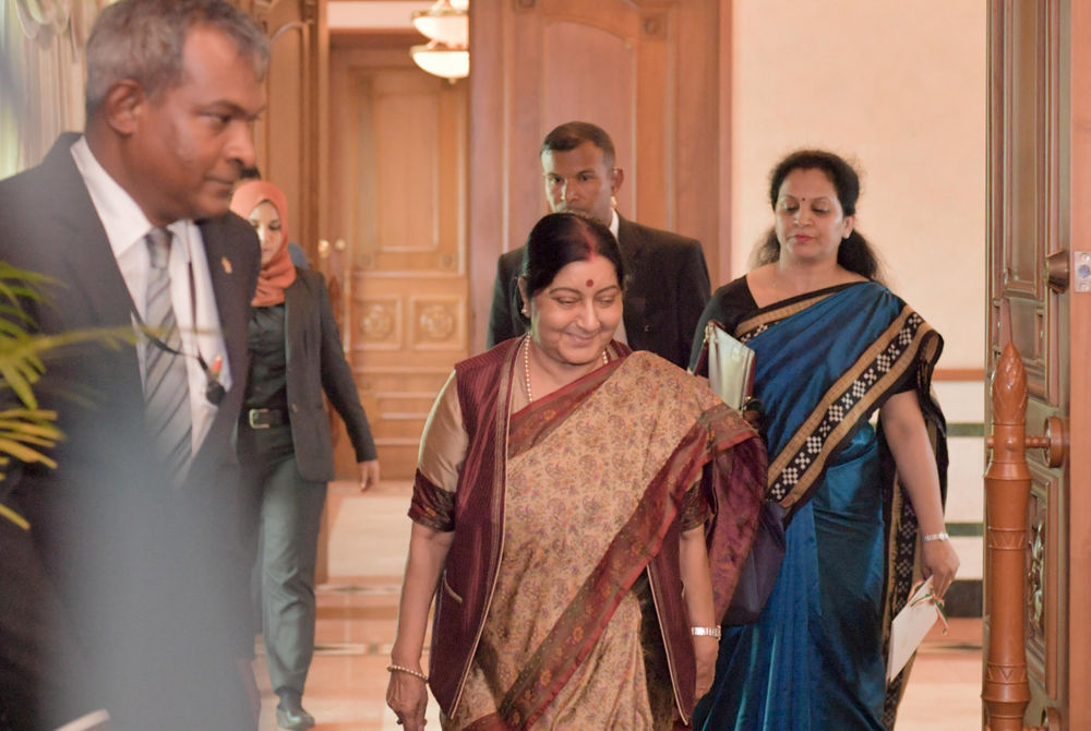 އިންޑިއާގެ ކުރީގެ އެކްސްޓަރނަލް އެފެއަރސް މިނިސްޓަރ ސުޝްމާ ސްވަރާޖް ރާއްޖެއަށް ކުރެއްވި ދަތުރުފުޅެއްގެ ތެރެއިން