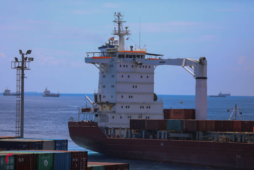 ދަތުރުތައް ކުރުމަށް ބޭނުން ކުރާ ކާގޯ ފެރީ އަކީ އިންޑިއާގެ ޝިޕިންގ ކޯޕަރޭޝަނުން އޮޕަރޭޓް ކުރާ ފެރީއެއް