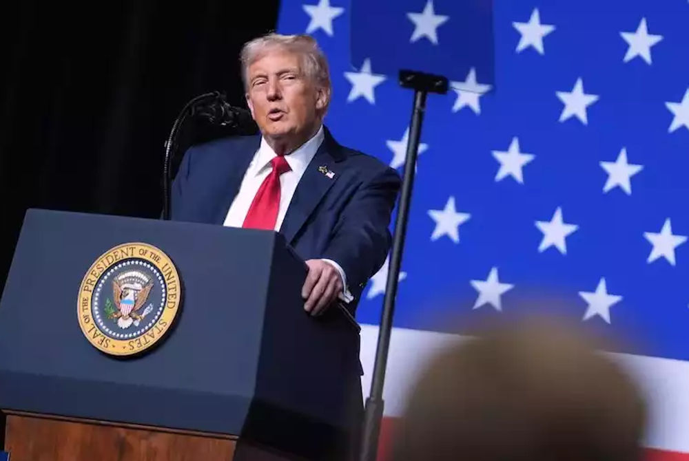 އެމެރިކާގެ ރައީސް ޑޮނަލްޑް ޓްރަމްޕް