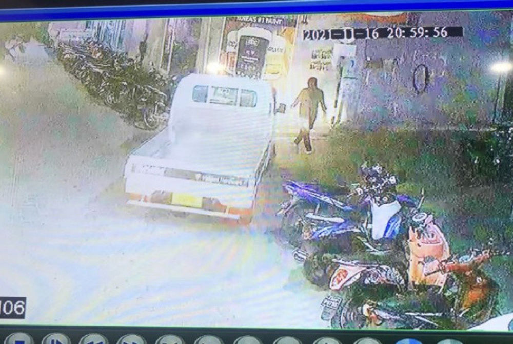 އެކްސިޑެންޓުގައި ހިނގުމުގެ ކުރިން - އަންހެން މީހާ މަގު ހުރަސްކުރަނިކޮށް