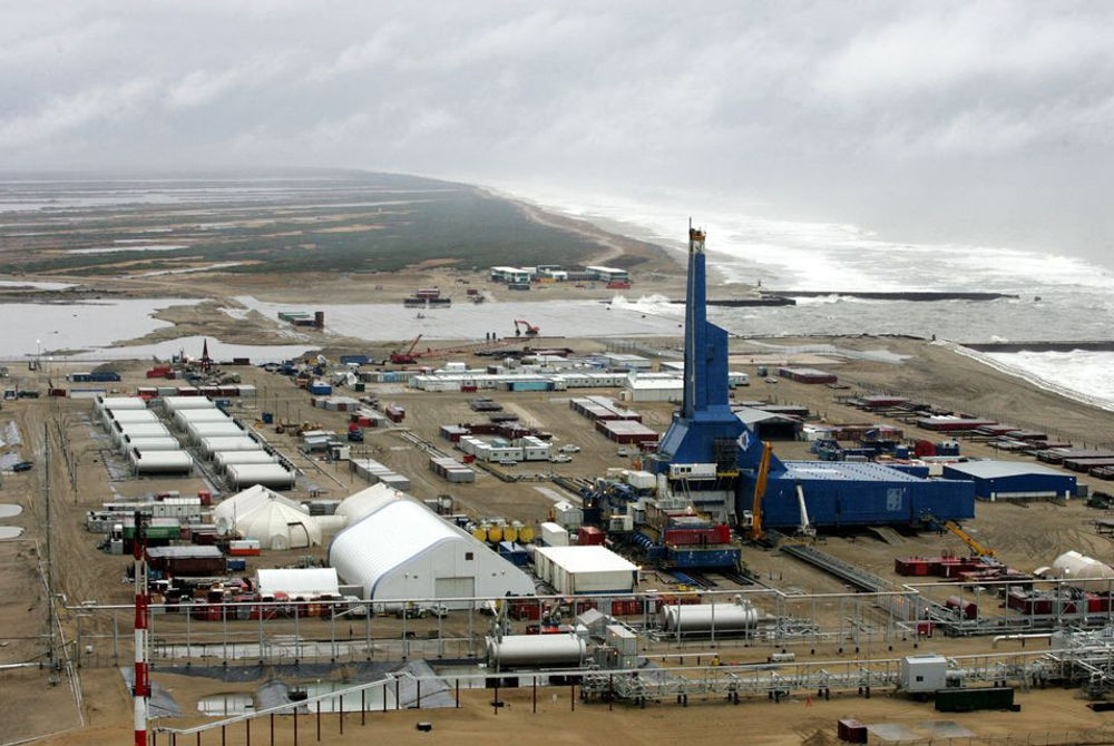 އެކްސޮން މޮބައިލް ކޯޕް އިން ރަޝިއާގެ އިރުމަތީ ސަރަހައްދުގައި ކުރިއަށްގެންދަމުން ސަޚަލިން-1 އޮއިލް އެންޑް ގޭސް ޕްރޮޖެކްޓް އެހެން ބަޔަކާ ހަވާލުކުރަން ރަޝިއާގެ ރައީސް ޕުޓިން ނިންމެވުން