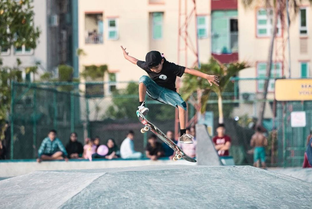 ލައުކް ސްކޭޓް ކުރަމުން ދަނިކޮށް