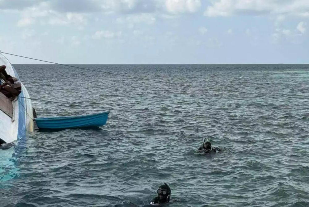 ފަހިރޯޅި ބޯޓު ފަރަށް އެރި ސަރަހައްދުގައި ކޯސްޓްގަރޑް ހަރަކާތްތެރިވަނީ 