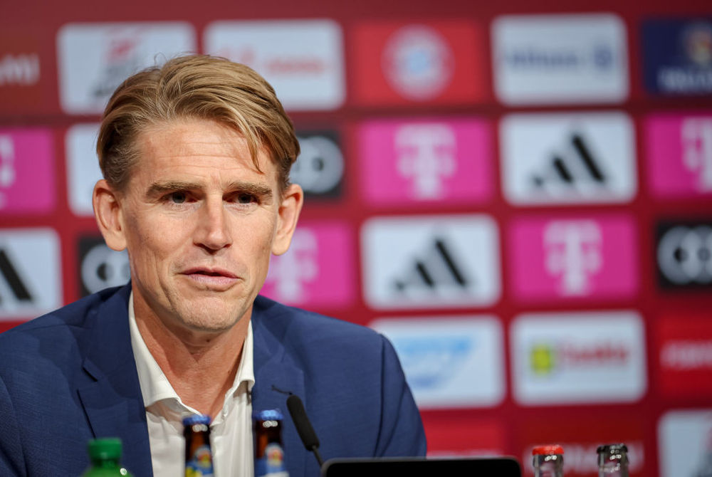 ބަޔާން މިއުނިކްގެ ޑައިރެކްޓަރު ފްރެއުންޑް