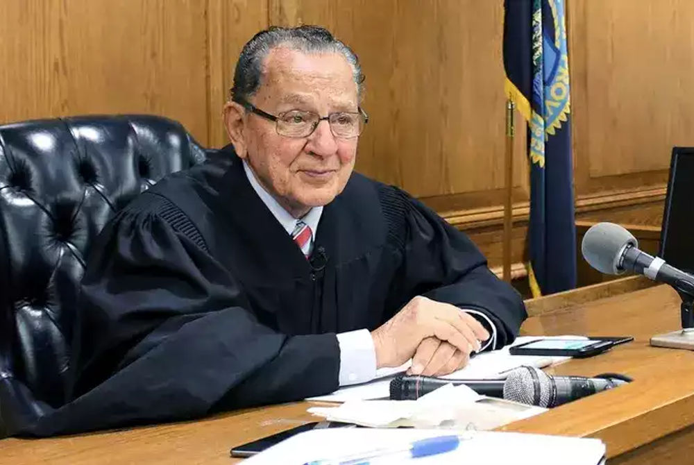 ޝަރީއަތުގެ މަޖިލީހެއްގެ ފަނޑިޔާރު ކެޕްރިއޯ 