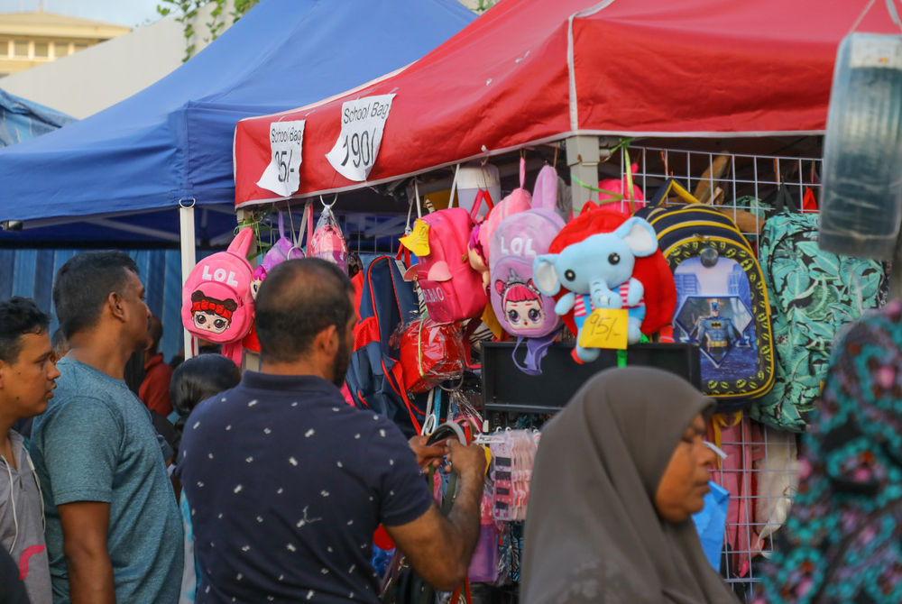 ނައިޓް މާކެޓް، ގިނަ ބަޔަކު އެތަނަށް ވިޔަފާރި ކުރުމަށް ދޭ، 