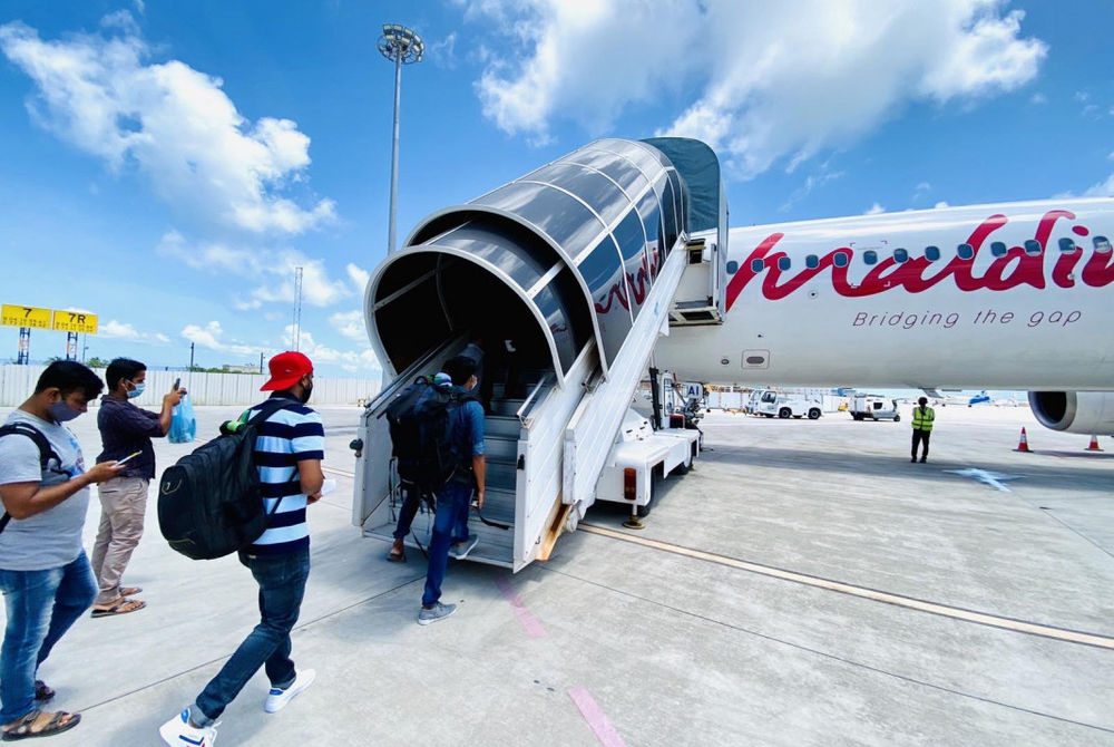 ރާއްޖޭގައި އުޅޭ ބަންގްލަދޭޝް މީހުން އަނބުރާ ގައުމަށްދިޔުމަށް ފްލައިޓަށް އަރަނީ