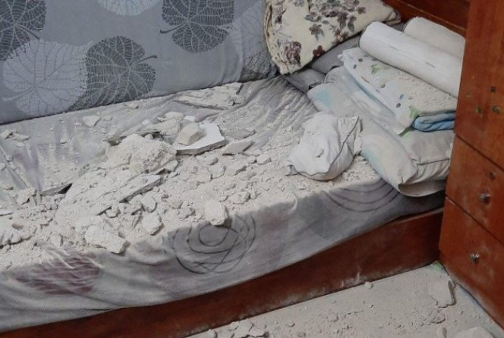 ފާރުން ވެއްޓިފައިވާ ބައިތައް ކޮޓަރި ތެރޭގައި