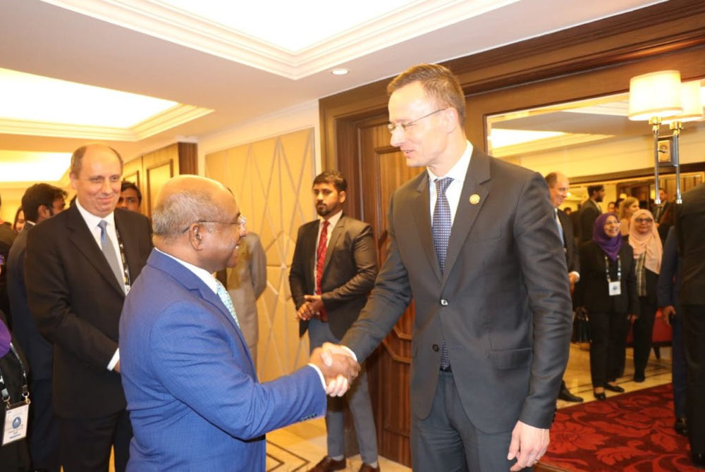 ހަންގޭރީގެ ޚާރިޖީ ވަޒީރު ޕީޓަރ ޒިޖާރޓޯ އާއި ފޮރިން މިނިސްޓަރ އަބްދުﷲ ޝާހިދު