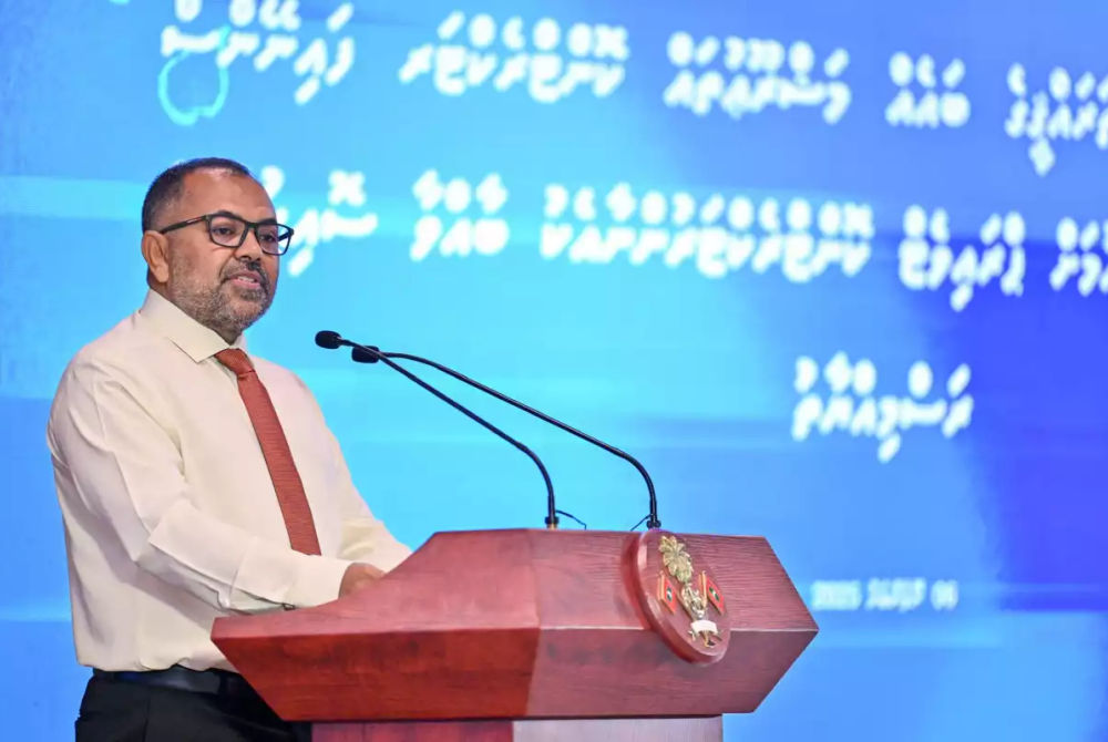 ބިޑް ކުރުމެއް ނެތި ބޭނުން ބަޔަކަށް މަޝްރޫއުތައް ބަހާލުމުގެ ރަސްމިއްޔާތުގައި ފިނޭންސް މިނިސްޓަރު މޫސާ ޒަމީރު ވާހަކަ ދައްކަވަނީ 