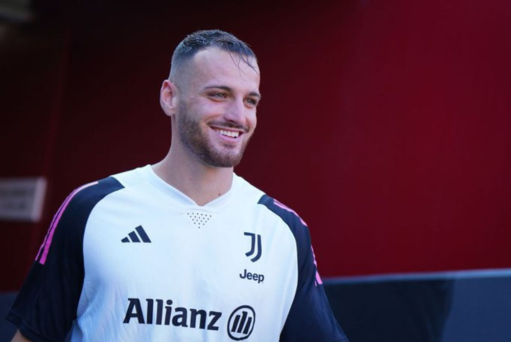 ޔުވެންޓަސްއަށް ކުޅެމުން އަންނަ ގަޓީ