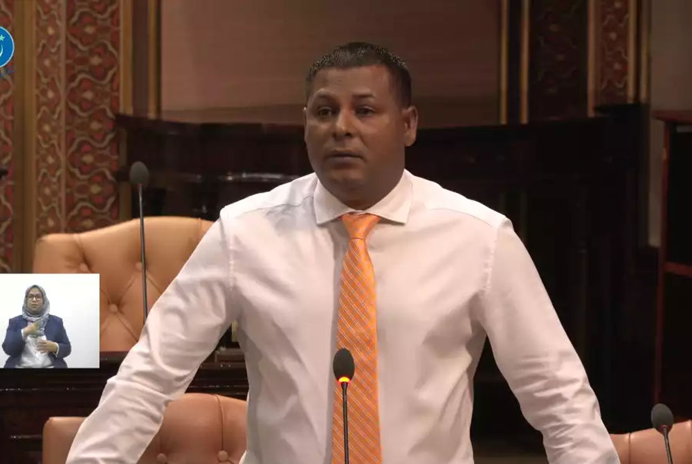 ރައްޔިތުން މަޖިލީހުގެ ޖަލްސާގައި ވެލިދޫ ދާއިރާގެ މެންބަރު މުހައްމަދު އައްބާސް ވާހަކަ ދައްކަވަނީ 