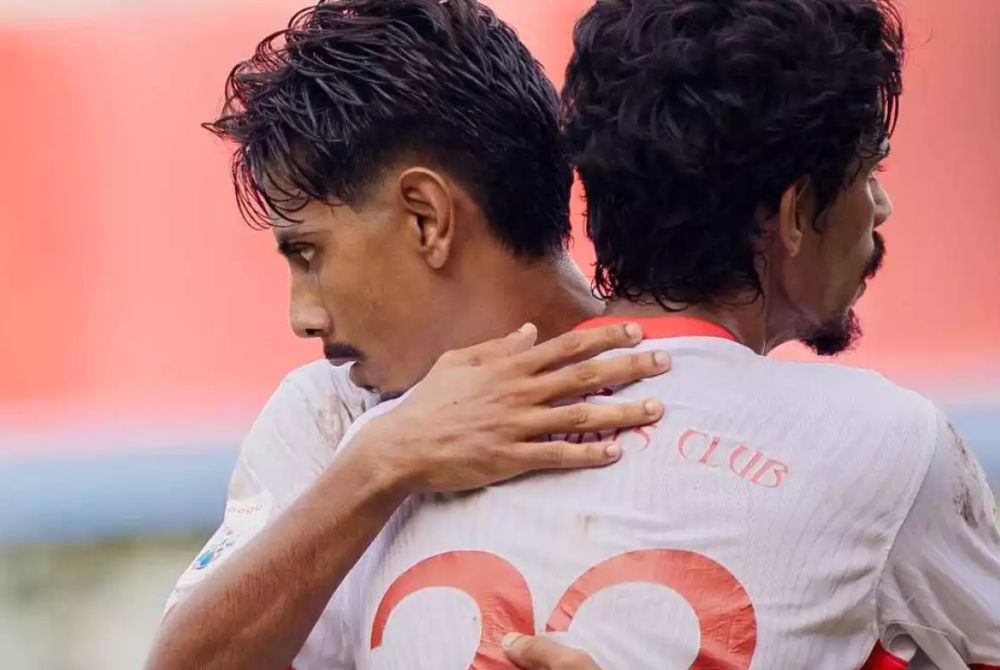 މެޗުގައި ލަނޑު ޖެހުމަށް ފަހު ބުރުގެ ކުޅުންތެރިން އުފާ ފާޅު ކުރަނީ