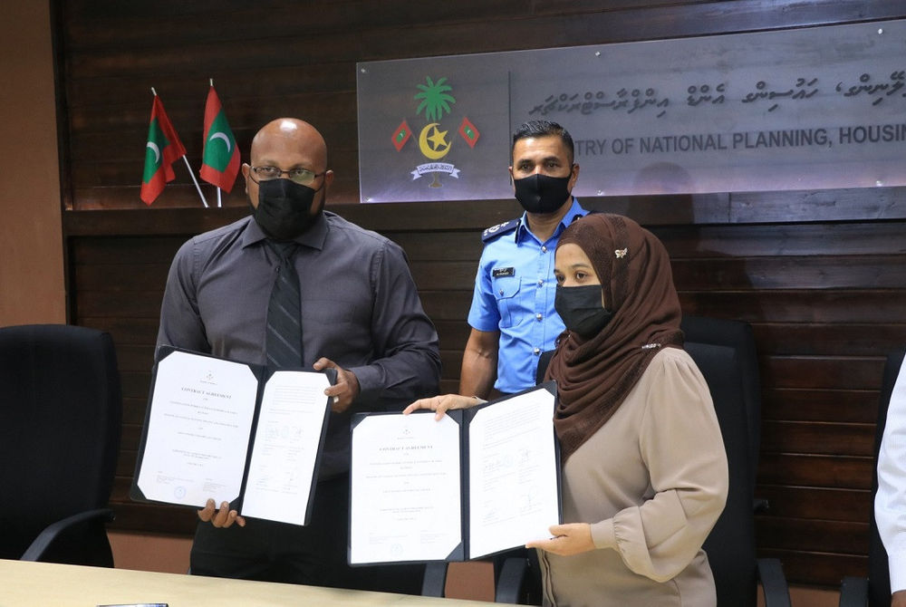 ޕޮލްކޯ ޓަވަރު އޭ، ބީ، ސީގެ ނުނިމިހުރި މަސައްކަތްތައް ކުރުމުގެ އެއްބަސްވުމުގައި ސޮއިކުރުން