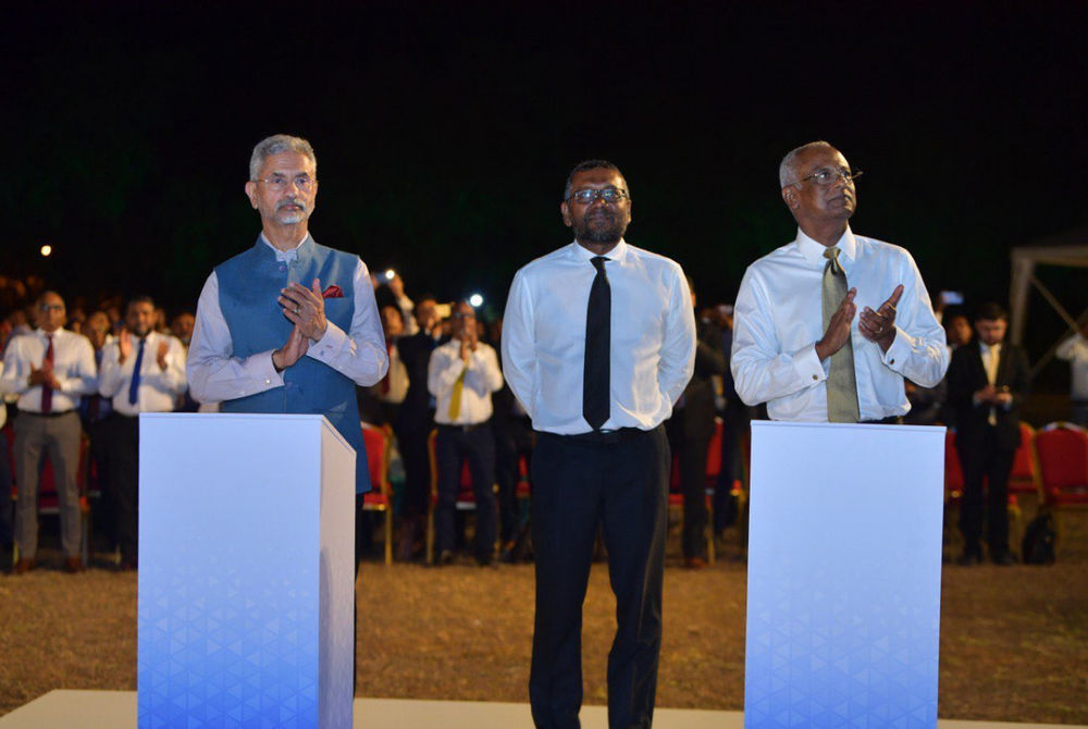 ހަނިމާދޫ އިންޓަރނޭޝަނަލް އެއަރޕޯޓުގެ އަމަލީ މަސައްކަތް ރައީސް ޞާލިހް (ކ) އަދި ޖައިޝަންކަރު (ވ) ފައްޓަވައިދެއްވަނީ