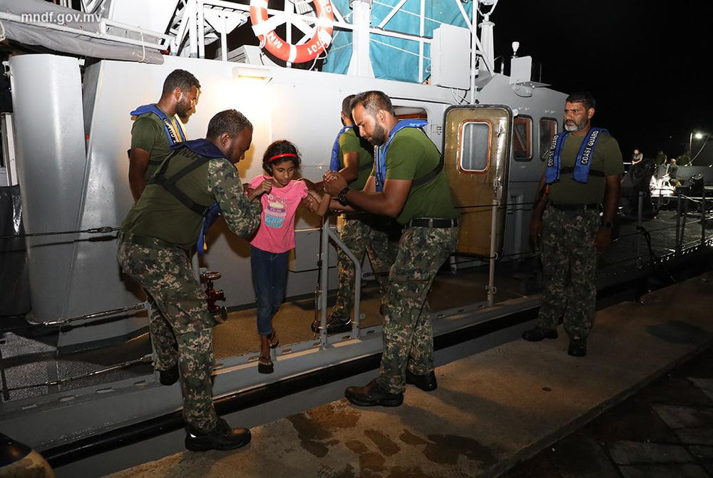 ދޯނީގައި ތިބި މީހުން އެމްއެންޑީއެފް ކޯސްޓްގާޑުން ހުޅުމާލެ ގެނެސްފައިވޭ