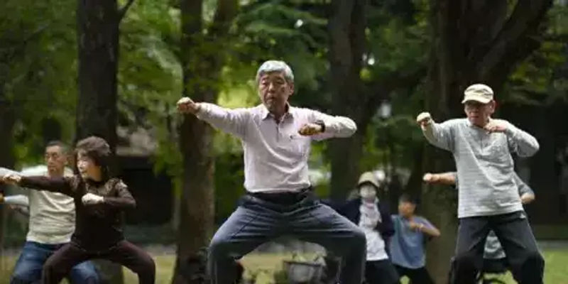 ޖަޕާނުގެ މީހުން ރަނގަޅު ކާނާ ކެއުމާއި، ގްރޫޕް ކަސްރަތު ކުރުމުގެ ސަގާފަތެއް ގެންގުޅޭ