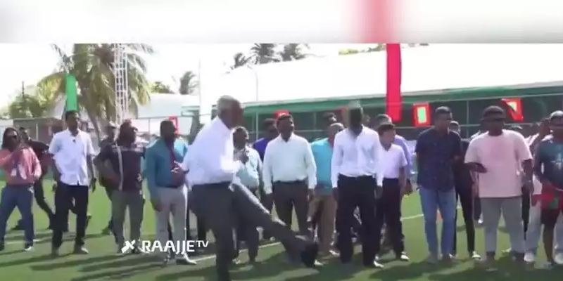 ރައީސް މުޢިއްޒު ޕެނަލްޓީ ޖެއްސެވި ވަގުތު