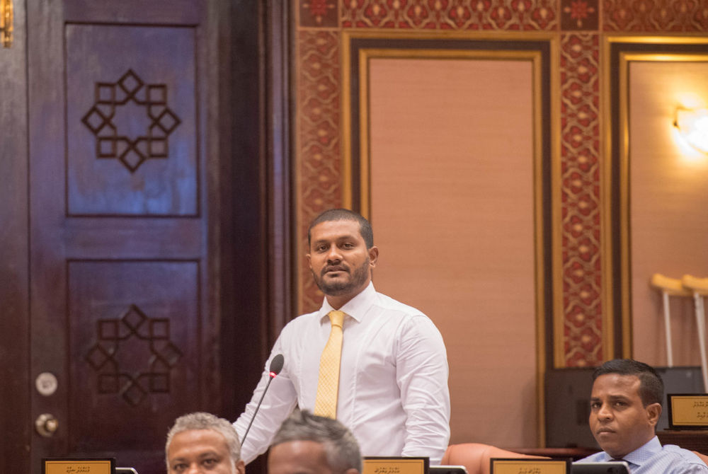 ޖިނާއީ އިޖްރާއަތުގެ ގާނޫނަށް އިސްލާހު ގެނައުމުގެ ބިލު މަޖިލީހަށް ހުށަހެޅުއްވި އިހަވަންދޫ ދާއިރާގެ މެންބަރު މުހައްމަދު ޝިފާއު
