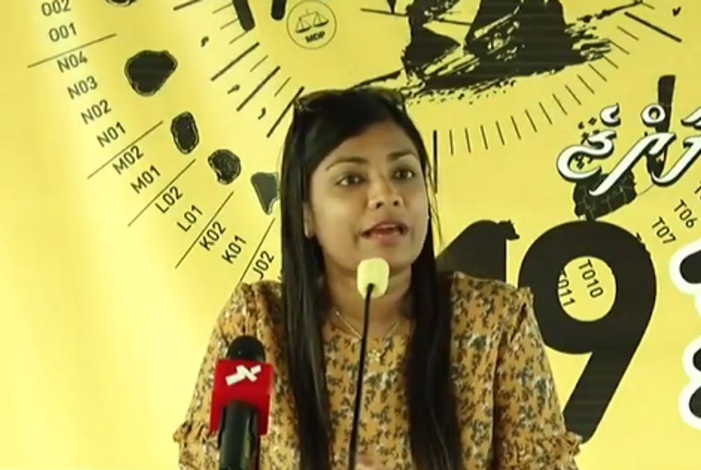 އެމްޑީޕީގެ އަންހެނުންގެ ރޫހުގެ ރައީސްކަމަށް އިންތިޚާބުވެފައިވާ އައްޑޫ މީދޫ ދާއިރާގެ މެމްބަރު ރޮޒައިނާ އާދަމް