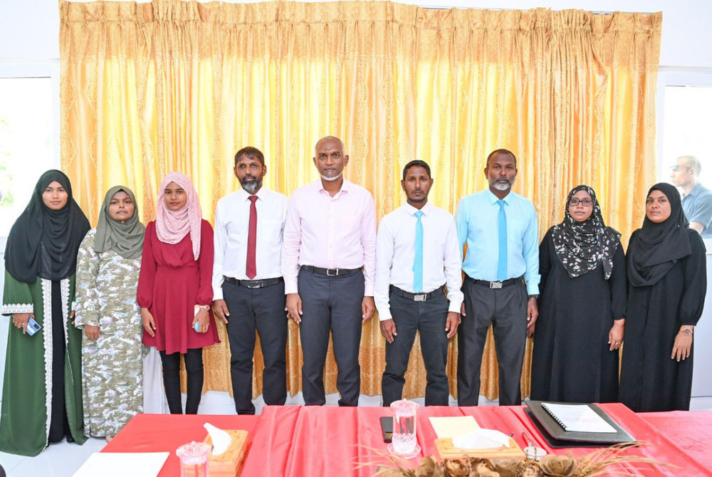 The president met members of HA. Vashafaru council and WDC on Sunday