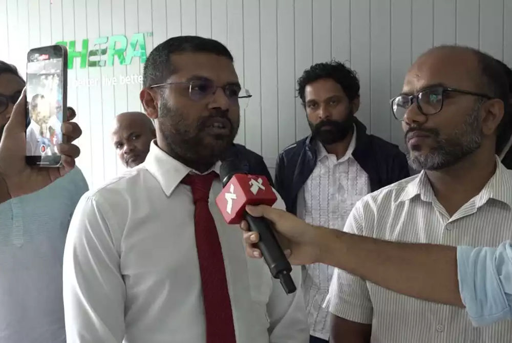 ކުރީގެ ފިނޭންސް މިނިސްޓަރު އިބްރާހިމް އަމީރު އަދި ގާނޫނީ ވަކީލް އަބްދުﷲ ނަސީރު