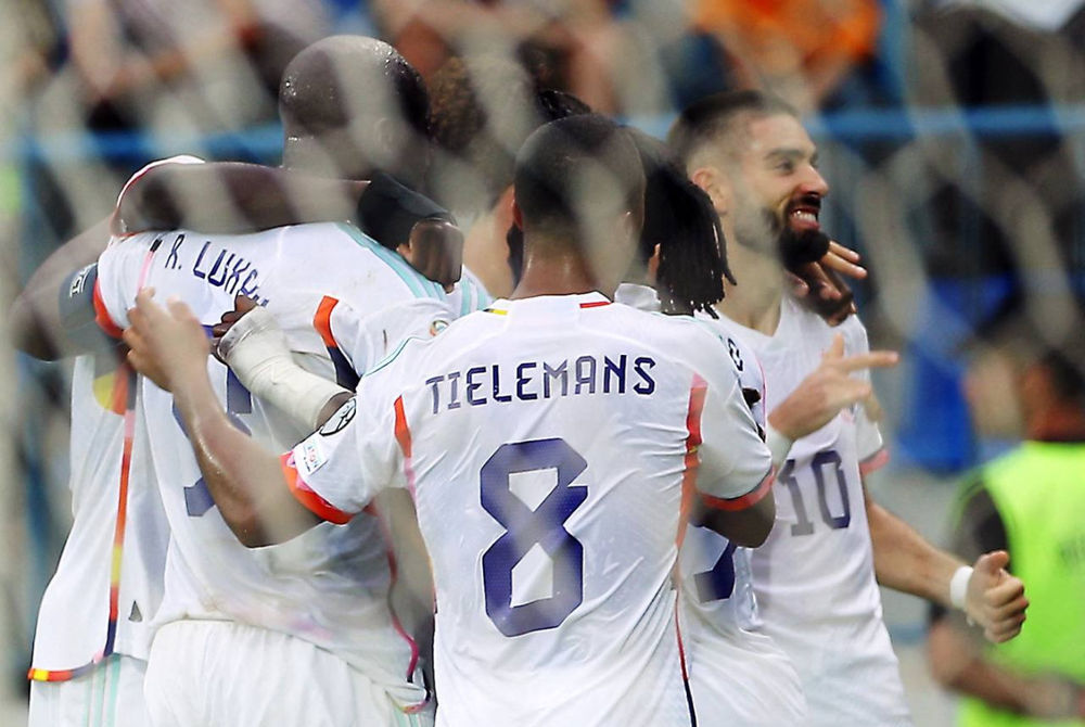 މެޗުގައި ލަނޑު ޖެހުމަށްފަހު ބެލްޖިއަމްގެ ކުޅުންތެރިން އުފާ ފާޅުކުރަނީ