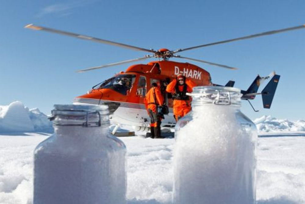 ދިރާސާ ކުރުމަށް ސްނޯ، ފުޅިއަށް އަޅާފައި